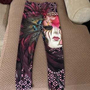 Colorful Feather and Mask Print Leggings